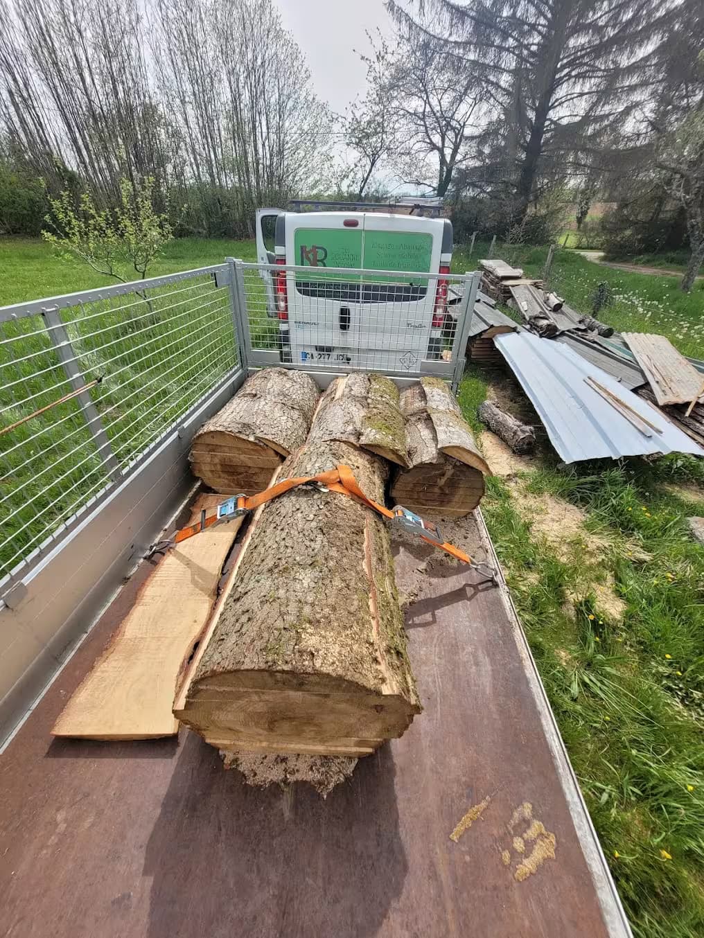 Transport du bois par remorquage par l'entreprise Nicolas Rouanne
